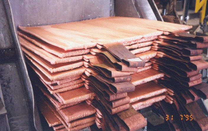 A lot of copper cathode sheets piled together